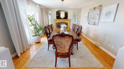325 Cutts Court, Edmonton, AB - Indoor Photo Showing Dining Room