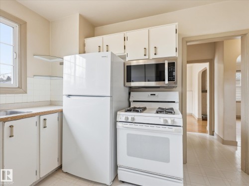 12324 104 Street, Edmonton, AB - Indoor Photo Showing Kitchen
