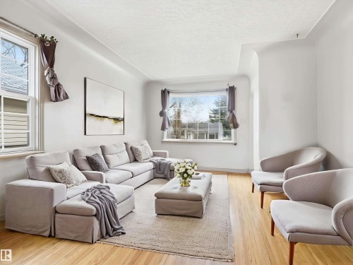 12324 104 Street, Edmonton, AB - Indoor Photo Showing Living Room
