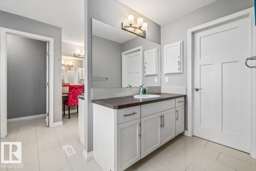22933 94A Avenue, Edmonton, AB - Indoor