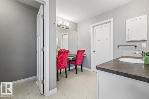 22933 94A Avenue, Edmonton, AB - Indoor Photo Showing Bathroom