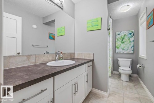 22933 94A Avenue, Edmonton, AB - Indoor Photo Showing Bathroom