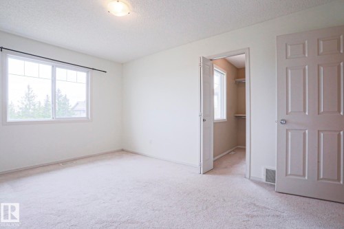 Bright room featuring light-toned carpeting and neutral wall paint - 1627 Melrose Place Sw, Edmonton, AB - Indoor