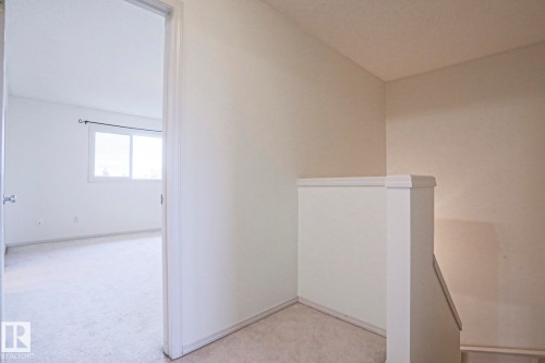 Neutral wall paint with white trim - 1627 Melrose Place Sw, Edmonton, AB - Indoor Photo Showing Other Room