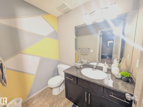 3336 17B Avenue, Edmonton, AB - Indoor Photo Showing Bathroom