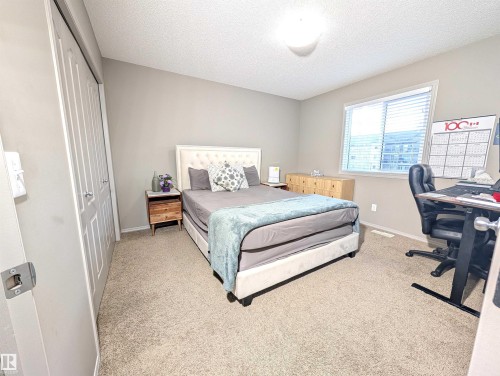 3336 17B Avenue, Edmonton, AB - Indoor Photo Showing Bedroom