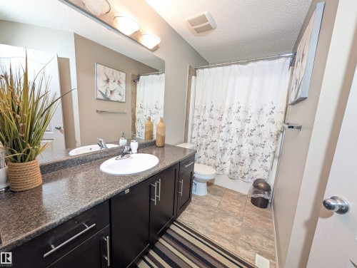 3336 17B Avenue, Edmonton, AB - Indoor Photo Showing Bathroom