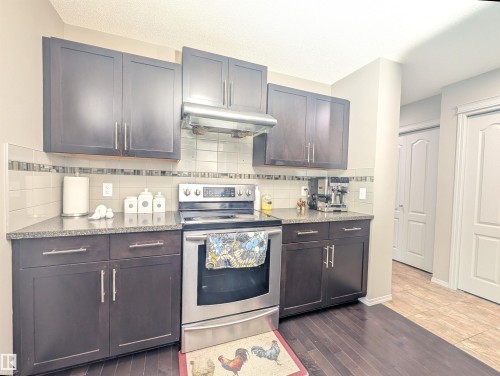 3336 17B Avenue, Edmonton, AB - Indoor Photo Showing Kitchen
