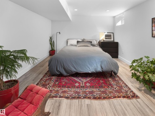 9815 90 Avenue, Edmonton, AB - Indoor Photo Showing Bedroom