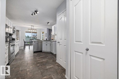 3570 Mclean Crescent, Edmonton, AB - Indoor Photo Showing Other Room