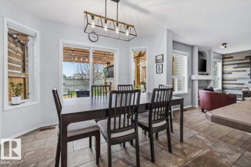 3570 Mclean Crescent, Edmonton, AB - Indoor Photo Showing Dining Room
