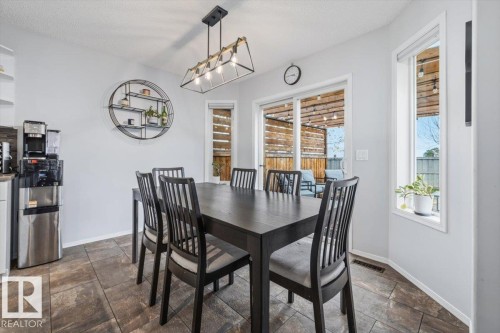 3570 Mclean Crescent, Edmonton, AB - Indoor Photo Showing Dining Room