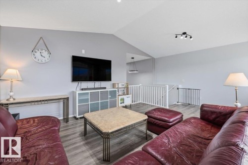 3570 Mclean Crescent, Edmonton, AB - Indoor Photo Showing Living Room