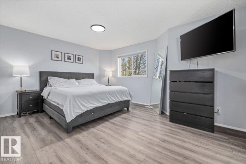3570 Mclean Crescent, Edmonton, AB - Indoor Photo Showing Bedroom