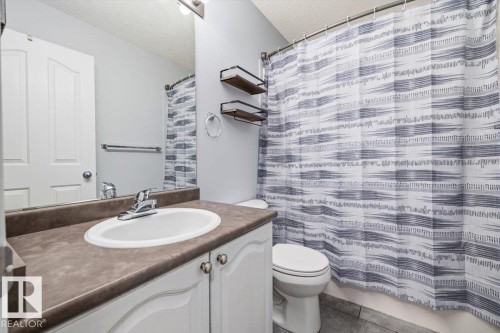 3570 Mclean Crescent, Edmonton, AB - Indoor Photo Showing Bathroom