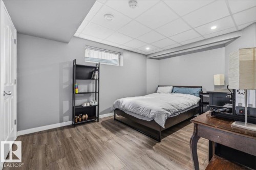 3570 Mclean Crescent, Edmonton, AB - Indoor Photo Showing Bedroom