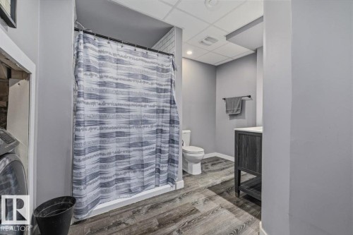 3570 Mclean Crescent, Edmonton, AB - Indoor
