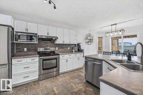 3570 Mclean Crescent, Edmonton, AB - Indoor Photo Showing Kitchen With Double Sink