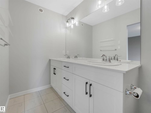 19310 26A Ave, Edmonton, AB - Indoor Photo Showing Bathroom