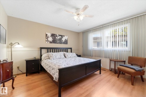 886 Knottwood Road S, Edmonton, AB - Indoor Photo Showing Bedroom