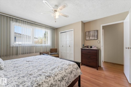 886 Knottwood Road S, Edmonton, AB - Indoor Photo Showing Bedroom