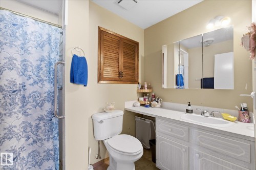 886 Knottwood Road S, Edmonton, AB - Indoor Photo Showing Bathroom