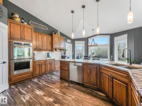 60030 Range Road 225, Rural Thorhild County, AB - Indoor Photo Showing Kitchen With Double Sink