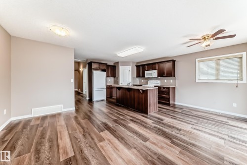16737 60St, Edmonton, AB - Indoor Photo Showing Kitchen