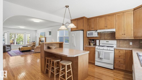 9611 77 Avenue, Edmonton, AB - Indoor Photo Showing Kitchen