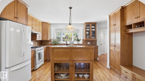 9611 77 Avenue, Edmonton, AB - Indoor Photo Showing Kitchen