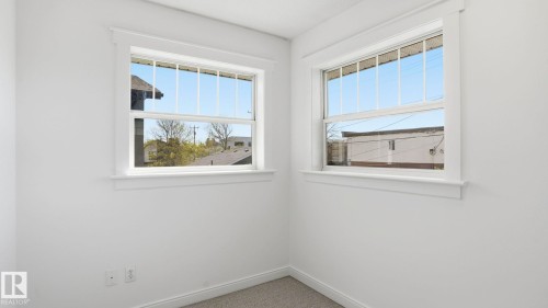 9611 77 Avenue, Edmonton, AB - Indoor Photo Showing Other Room
