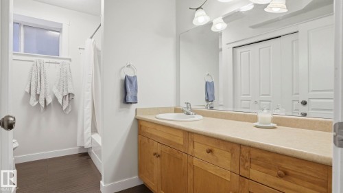 9611 77 Avenue, Edmonton, AB - Indoor Photo Showing Bathroom