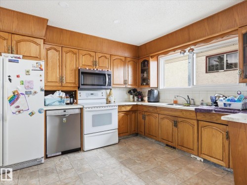 14320 117 Street, Edmonton, AB - Indoor Photo Showing Kitchen With Double Sink