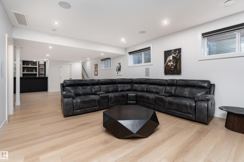 16511 8 Street, Edmonton, AB - Indoor Photo Showing Living Room