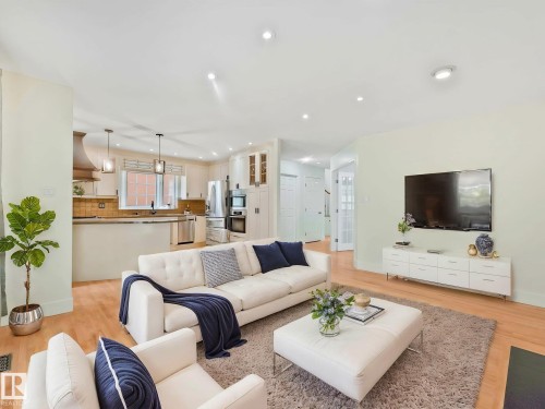 9642 100 Street, Edmonton, AB - Indoor Photo Showing Living Room