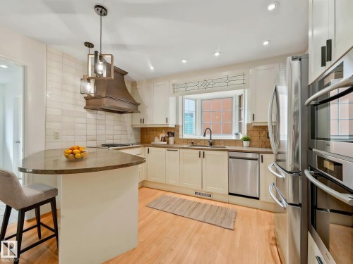 9642 100 Street, Edmonton, AB - Indoor Photo Showing Kitchen With Upgraded Kitchen