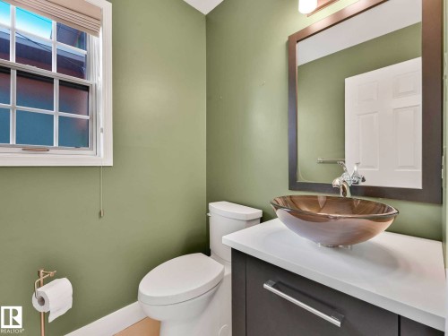 9642 100 Street, Edmonton, AB - Indoor Photo Showing Bathroom