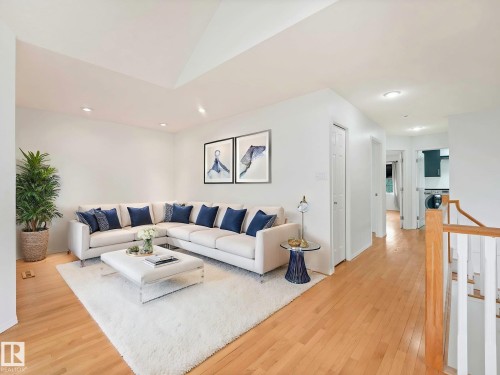 9642 100 Street, Edmonton, AB - Indoor Photo Showing Living Room