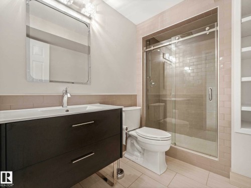 9642 100 Street, Edmonton, AB - Indoor Photo Showing Bathroom