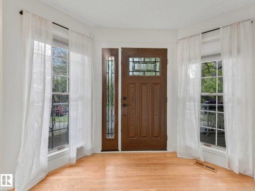 9642 100 Street, Edmonton, AB - Indoor Photo Showing Other Room