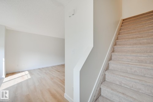 38 6032 38 Avenue, Edmonton, AB - Indoor Photo Showing Other Room