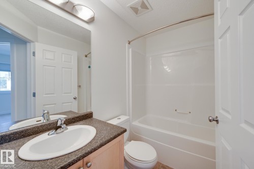 38 6032 38 Avenue, Edmonton, AB - Indoor Photo Showing Bathroom