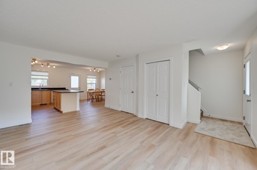 38 6032 38 Avenue, Edmonton, AB - Indoor Photo Showing Living Room