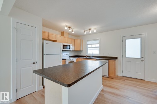 38 6032 38 Avenue, Edmonton, AB - Indoor Photo Showing Kitchen