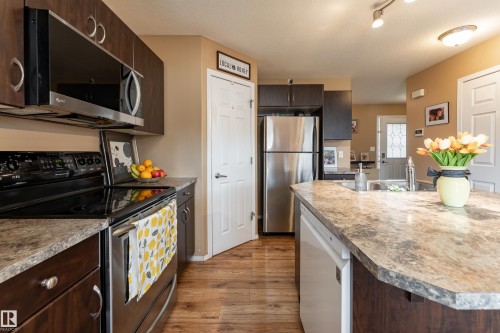 105 Galloway Wynd, Fort Saskatchewan, AB - Indoor Photo Showing Kitchen