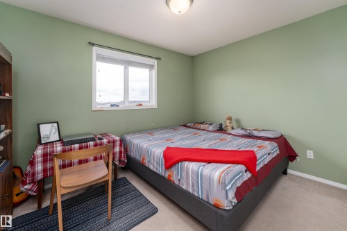 105 Galloway Wynd, Fort Saskatchewan, AB - Indoor Photo Showing Bedroom