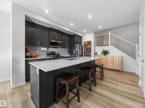 9 Prospect Place, Spruce Grove, AB - Indoor Photo Showing Kitchen With Upgraded Kitchen