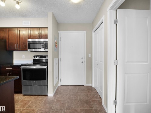 422 5816 Mullen Place, Edmonton, AB - Indoor Photo Showing Kitchen