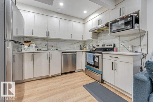 2107 14 Avenue, Edmonton, AB - Indoor Photo Showing Kitchen With Upgraded Kitchen
