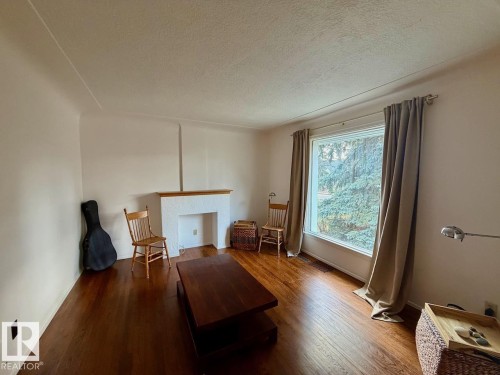 6719 112A Street Nw, Edmonton, AB - Indoor